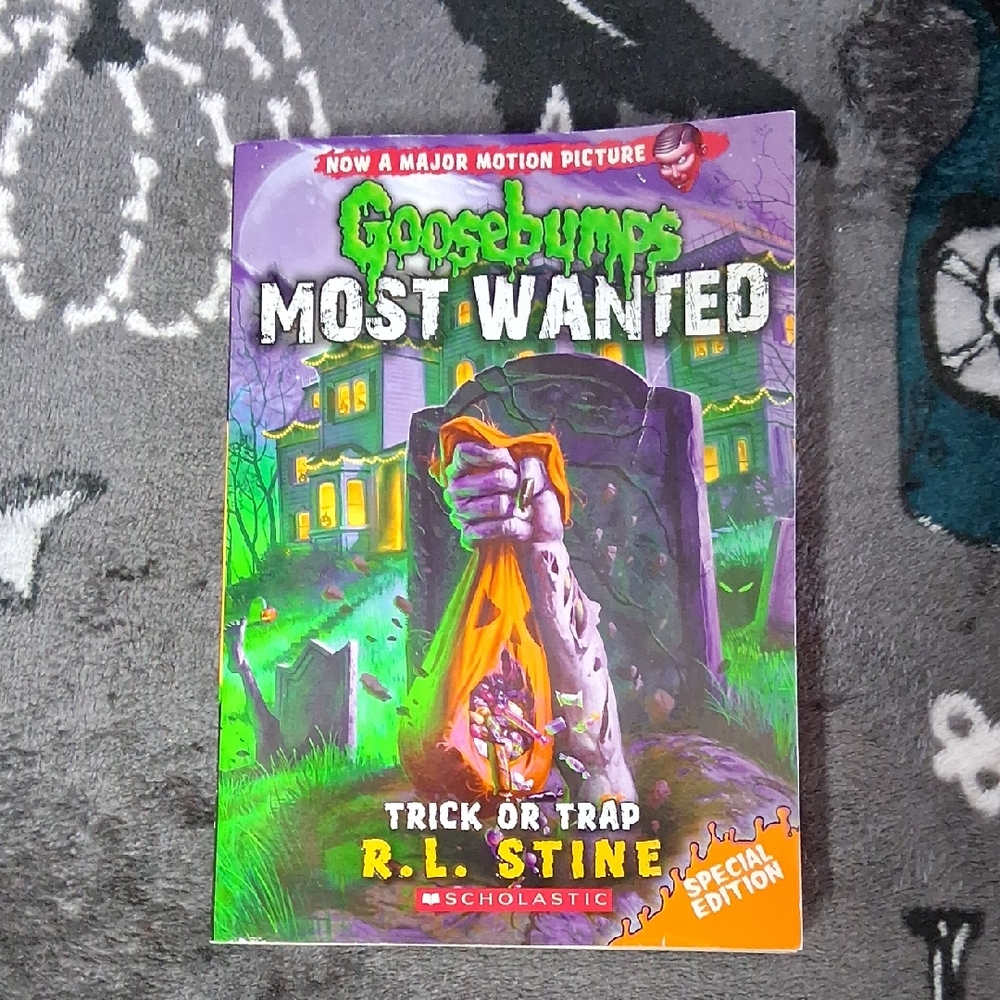 Scholastic Goosebumps Most Wanted: Trick or Trap R.L. STINE Special Edition Book